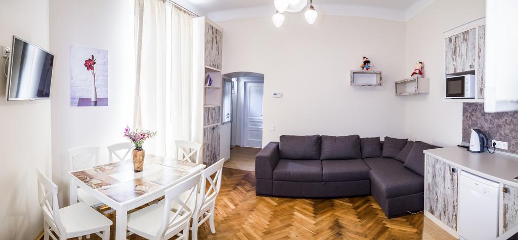 Apartments White House Lviv Rum bild